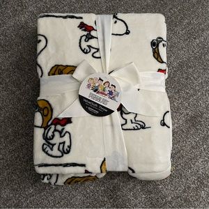 *NWT* Peanuts Snoopy Flying Ace Throw Blanket
